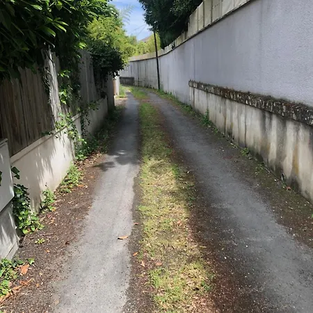 Les Lauriers Roses Bed & Breakfast