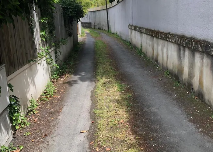 Les Lauriers Roses Bed & Breakfast